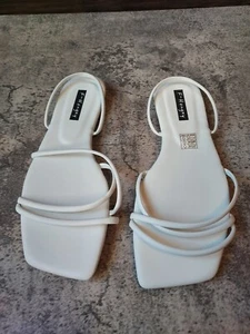 Neu Größe EU 42 US 10 weiße Sommersandalen mit eckiger Zehenpartie - Bild 1 von 4