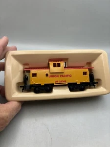 Bachmann HO Scale Red/ Yellow Union Pacific Freight Train Caboose UP 25743 - Picture 1 of 6