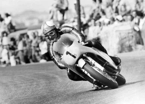 Mike Hailwood - Honda 500 RC 181 Four GP racer – Brno Grand Prix 1967 photo - Picture 1 of 1
