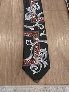Corbata de polietileno vintage puritana negra ornamentada _ declaración PIECE - Imagen 1 de 3