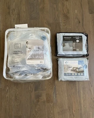 Twin Comforter Set With 2 Twin Sheet Sets for Dorm or Bedroom - Image 1 of 4