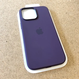 Coque silicone véritable Apple iPhone 16 Pro Max housse MagSafe prune A3316 MYYW3ZM - Photo 1 sur 9