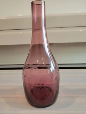 AMETHYST BOTTLENECK VASE DESIGNED WITH GRAPE VINES 9.5 INCHES DIAMETER 1 INCH - Image 1 of 4