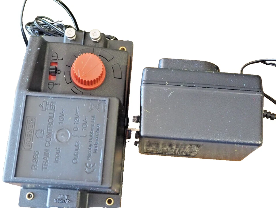 Hornby C912 & R965 Standard Train Controller 16V AC Output & plug-in transformer - Image 1 of 4