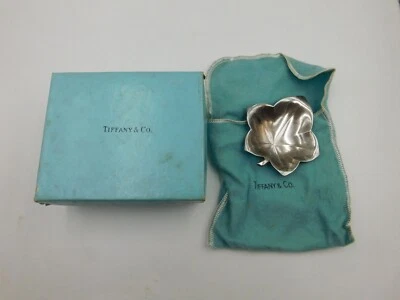 Plato de baratija vintage Estate Tiffany & Company en forma de hoja de plata esterlina Foto 1 de 4