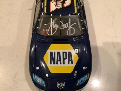 ЛИТАЯ МОДЕЛЬ И КАРТОЧКА MICHAEL WALTRIP & BILL DAVIS 2006 DODGE CHARGER NAPA С АВТОГРАФОМ - Изображение 1 из 4