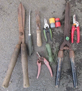 Lotto Lavoro Attrezzi Giardinaggio Nips Estrattore Erbacce ecc - Foto 1 di 3