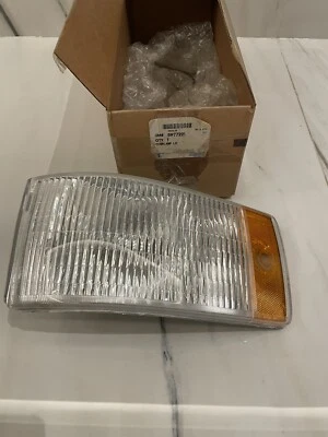 Nuevo de Lote Antiguo 1993 1996 Cadillac Fleetwood LH lado del conductor intermitente delantero luz de esquina Foto 1 de 4