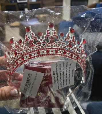 Corona y faja de cumpleaños para niña, nueva y sin abrir Foto 1 de 3