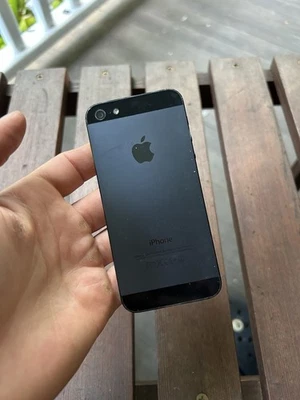Apple iPhone 5 Black  Pre Owned Great Condition No SIM card Apple iPhone  - Image 1 of 4