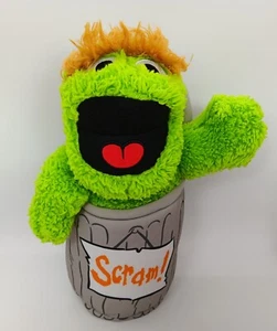 Kohl's Cares - Sesamstraße - Oscar der Grouch im Mülleimer - Plüschpuppe - 10 Zoll - Bild 1 von 5