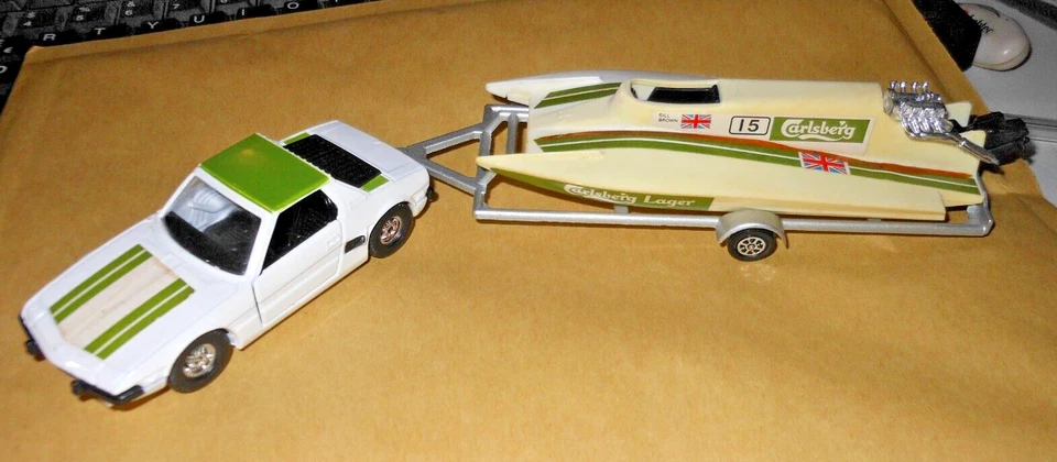 CORGI FIAT XI/9 Rimorchio con Barca Auto 15 CARLSBERG Lager Gran Bretagna 1:36 - Immagine 1 di 4