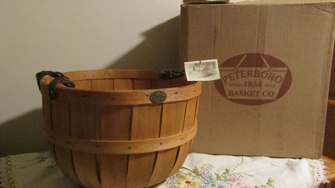 NEW WITH TAG, 2008 14" Peterboro Basket with twisted Leather Handles,Made in USA Cover