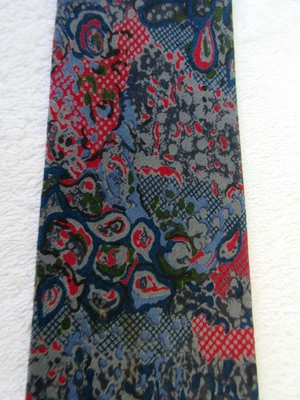 VINTAGE PAISLEY GREEN RED BLUE 3.5 INCH SILK NECKTIE TIE RENEE LARRENT - Image 1 of 4