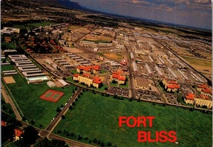 Postcard Fort Bliss United States Army Defense Center / Housing El Paso Texas TX - Picture 1 of 3