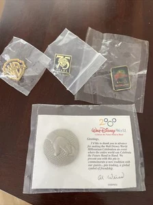 DISNEY WDW 1999 FEIERN SIE DIE ZUKUNFT HAND IN HAND MICKEY WB75th Planet Hollywood - Bild 1 von 6