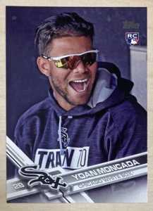 YOAN MONCADA RC - 2017 Topps Update #US200B SP/Sitting in Dugout IMAGE VARIATION - Picture 1 of 2