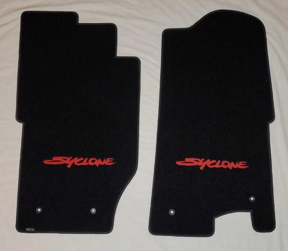 Lloyd Mats Velourtex GMC Syclone Black Front Floor Mats with Red Logos  Foto 1 de 4