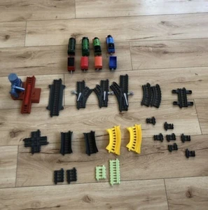 Thomas und seine Freunde motorisierte Züge - 4 Züge und 24 zufällige Gleisstücke - Bild 1 von 5