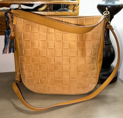 Nuevo FOSSIL Maya Grande Hobo Bandolera Bolso Monedero Cuero Tostado Repujado Foto 1 de 4