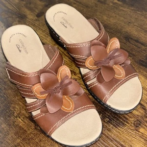 Collection by Clarks Sandale Größe 11 W Lexi Opal Blumen rot Leder Slipper neu ohne Karton - Bild 1 von 15