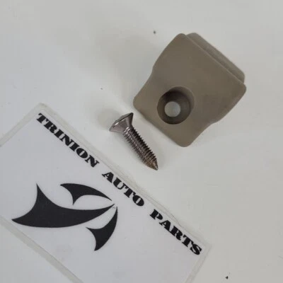 Clip para parasol Kia Sorento 2005-2007 OEM beige con tornillo único (1) OEM Foto 1 de 4