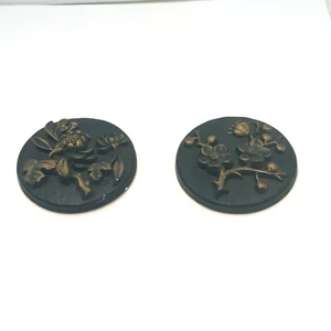 Chalkware Runde Plaketten 2 Vintage Schwarz & Gold Floral Blume 1973 Miller Studios - Bild 1 von 9
