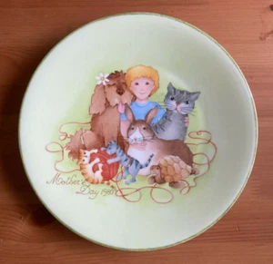 HAVILAND LIMOGES - MOTHER'S DAY 1980 DECORATIVE PLATE - A CHILD AND HIS ANIMALS - Bild 1 von 3