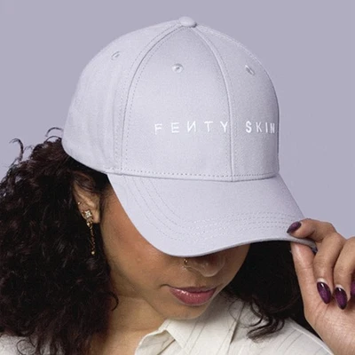 Gorra de béisbol de piel FENTY Foto 1 de 4