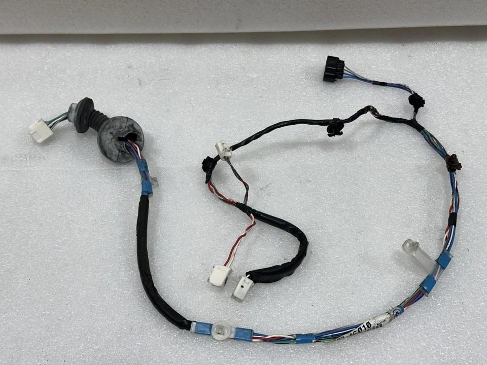 2000 2001 2002 2003 2004 TOYOTA AVALON RIGHT REAR DOOR WIRE HARNESS 82153-AC010 - Image 1 of 4