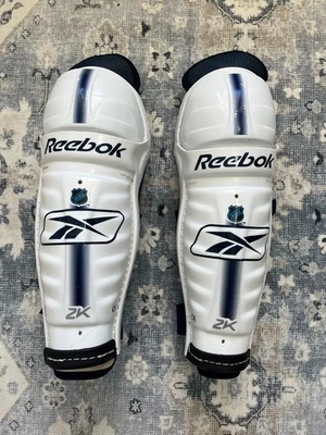 Espinilleras de hockey Reebok 2K 13" - para jugadores de 5' a 5'4" Foto 1 de 4
