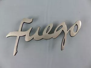 RENAULT FUEGO emblème logo sigle insigne monogramme hayon coffre en aluminium - Picture 1 of 2