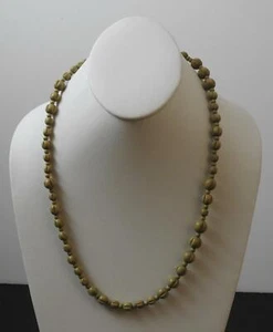 Collar de cuentas bronceadas oscuras vintage sin hardware aproximadamente 22" P20 - Imagen 1 de 11