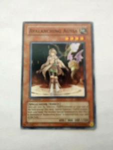 YuGiOh Avalanching Aussa Enemy of Justice EOJ-EN026 1st Edition - Premium NOS - Picture 1 of 3