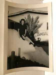 Smiling Woman Freezing On Mound of Snow Palm Tree Vintage Photo Snapshot - Foto 1 di 1