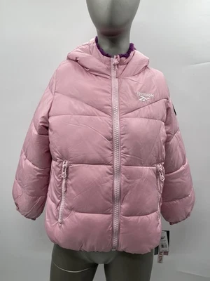 NUEVO CON ETIQUETAS Niñas Reebok Cuatro Cremallera Capucha Puffer Chaqueta Forrada Color Rosa Talla 7/8 Foto 1 de 4