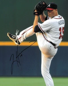Tim Hudson Autographed Signed 8x10 Photo Atlanta Braves SKU #245679 - Picture 1 of 1