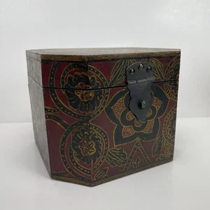 Storage Trinket Box Painted Wood Hinged Lid Vintage Jewelry Stash Keys - Picture 1 of 17