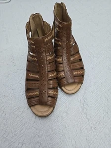 Earth Vela Almond Soft Leather Size 7B Sandals Casual Boho - Picture 1 of 11