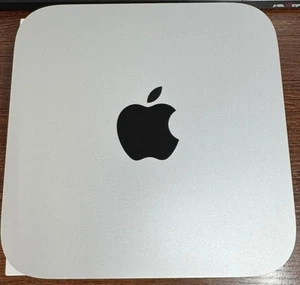 Apple Mac mini (M1 Chip, 16GB Ram, 256GB SSD) Silber Desktop in Box mit Kabeln - Bild 1 von 5
