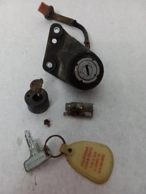  INTERRUPTOR DE ENCENDIDO Y BLOQUEO DE DIRECCIÓN HONDA 350 CL350 Scrambler con llave cb350  Foto 1 de 4