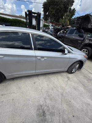 2015-2017 Hyundai Sonata porta dianteira direita Y8 prata platina destro fabricante de equipamento original - Imagem 1 de 4