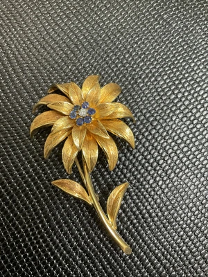 Tiffany 18k Flower Brooch Pin With  Diamond & Blue sapphire 15 Gram - Image 1 of 4