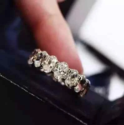 Alianza de boda de eternidad de diamantes creada en laboratorio ovalada de 3 quilates enchapada en oro blanco de 14 quilates Foto 1 de 4