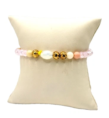 Pulsera de cuentas mezcladas pastel con centro blanco y detalles dorados Foto 1 de 4