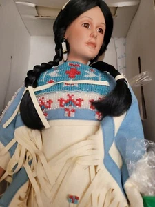 Muñeca Princesa de los Sioux 1990 pluma blanca Danbury como nueva - Imagen 1 de 6