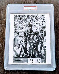 1984 Carl Lewis "Olympic Champion" TYPE 1 Original Photo - Picture 1 of 4
