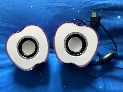 Mini Speaker Per Pc Forma Mela Per Bimba Bambina Alimentazione Usb - Immagine 1 di 2