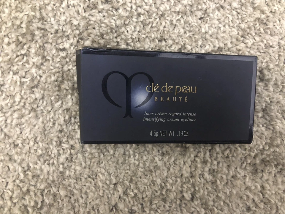 Delineador de ojos en crema intensificante Clé De Peau Beauté Foto 1 de 1