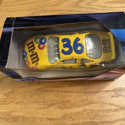 2001 Hot Wheels Racing  1/24 #36 Ken Schrader - Image 1 of 4